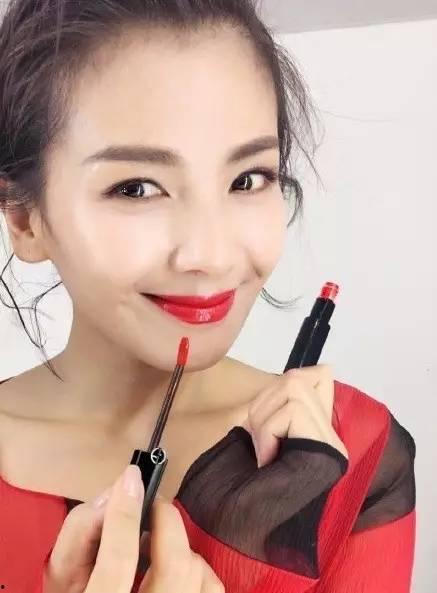 明星晒口红,揭秘红唇的秘密武器