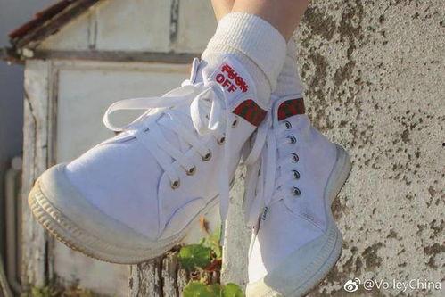 小白鞋女明星同款,时尚女星的潮流秘籍