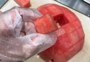 干部上班吃瓜,反思与启示